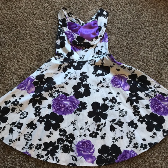 Dresses & Skirts - NWOT Purple Floral Retro Swing Dress
